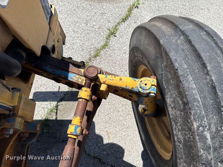 image for item EG8346 1987 Ford 4610 tractor