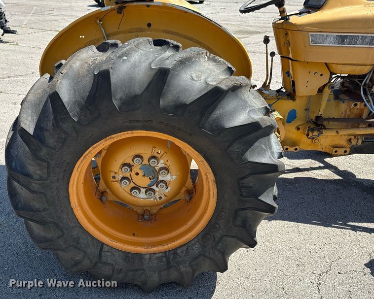 image for item EG8346 1987 Ford 4610 tractor