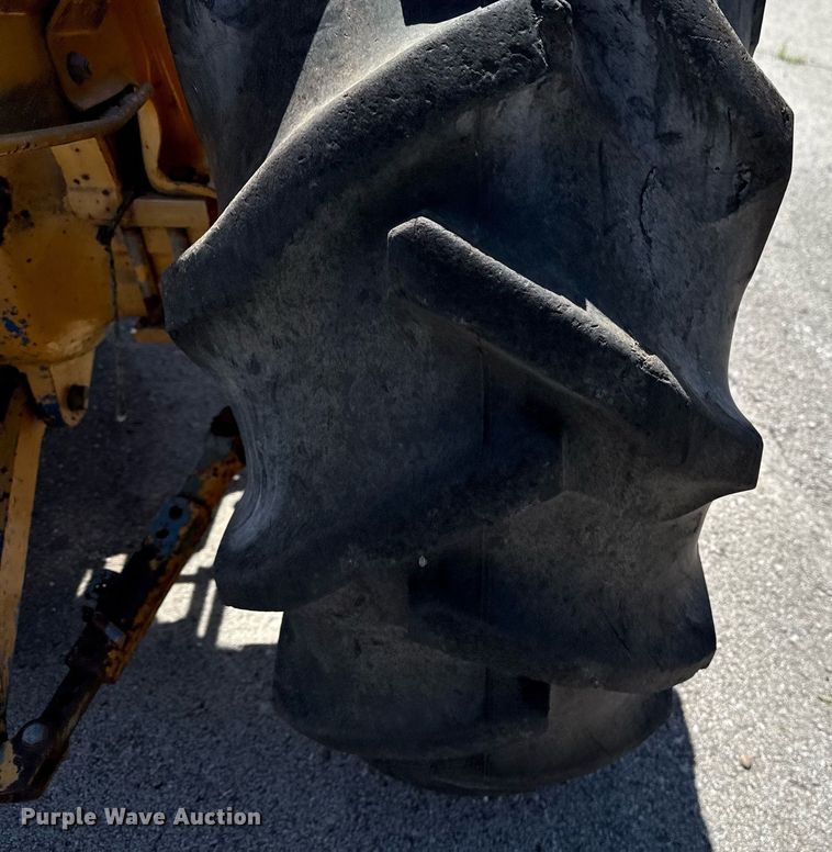 image for item EG8346 1987 Ford 4610 tractor