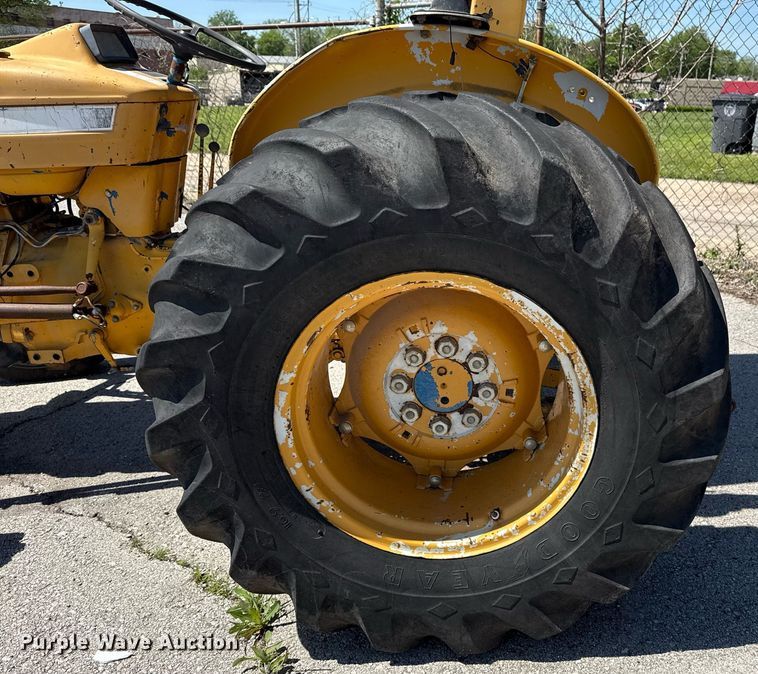 image for item EG8346 1987 Ford 4610 tractor