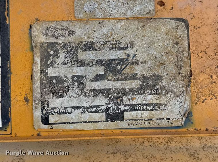 image for item EG8346 1987 Ford 4610 tractor