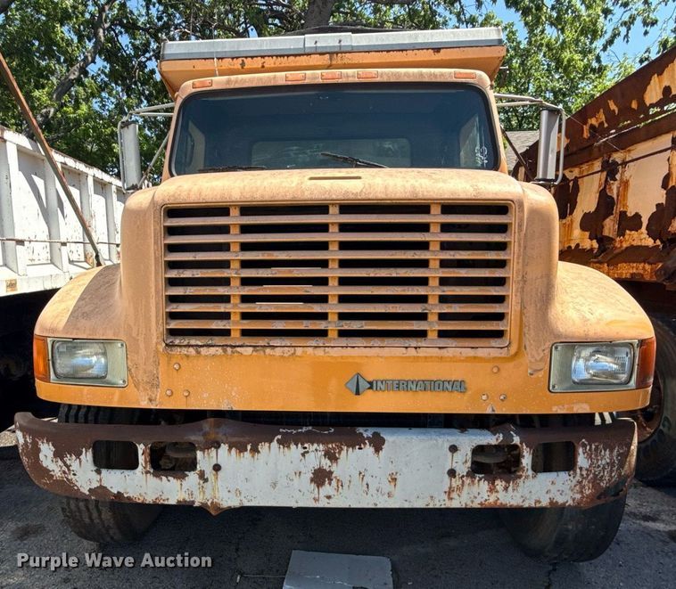 image for item EG8347 1992 International 4900 dump truck