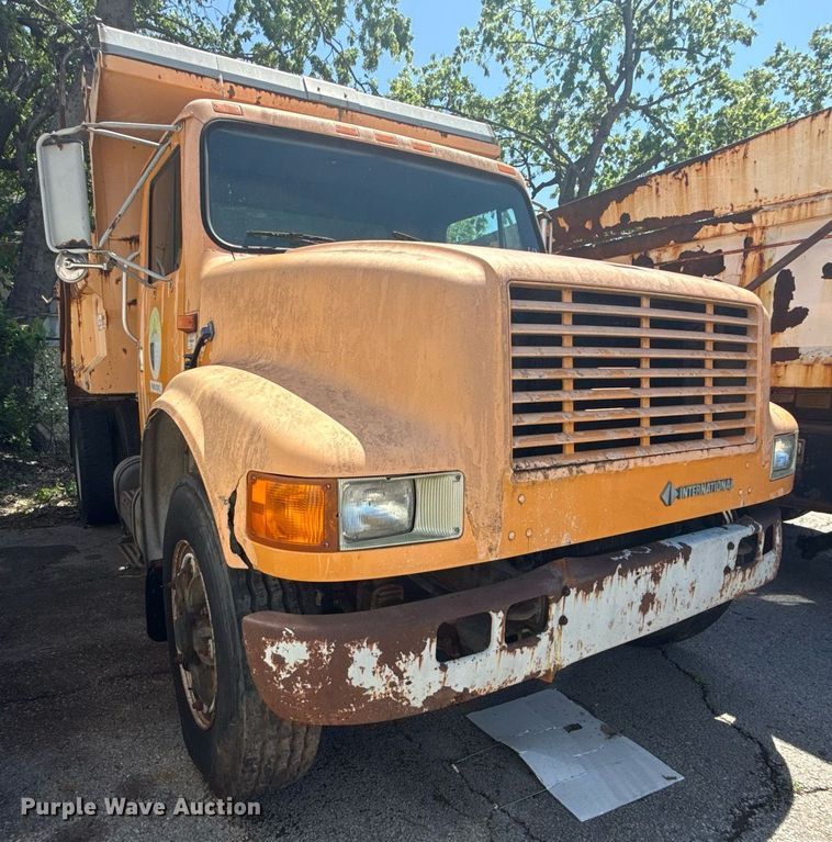image for item EG8347 1992 International 4900 dump truck
