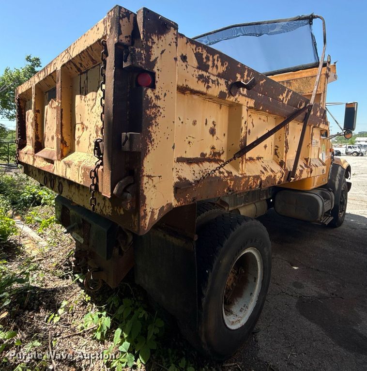 image for item EG8347 1992 International 4900 dump truck