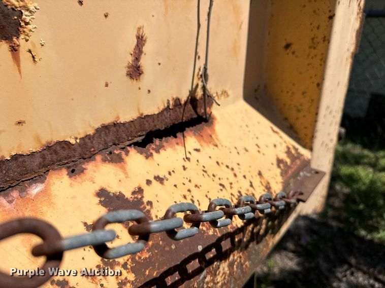 image for item EG8347 1992 International 4900 dump truck