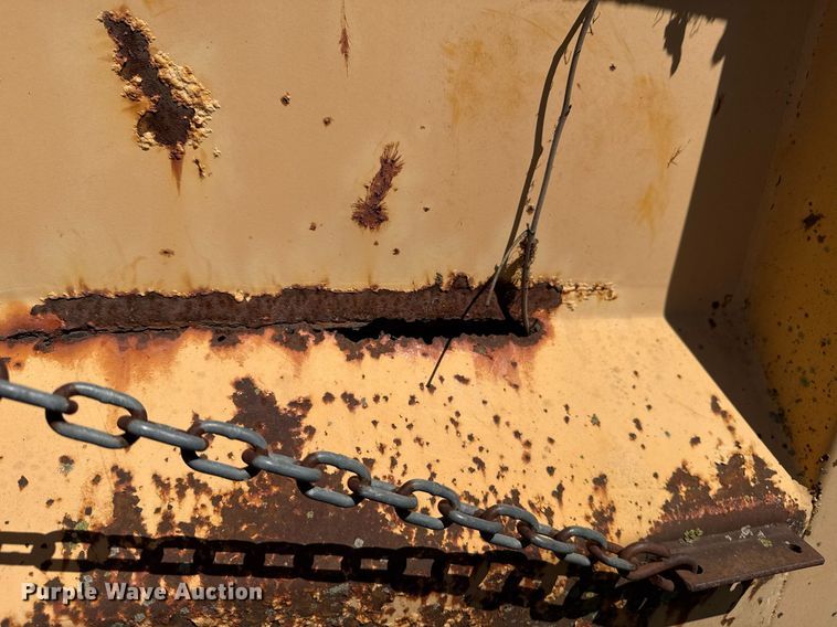 image for item EG8347 1992 International 4900 dump truck