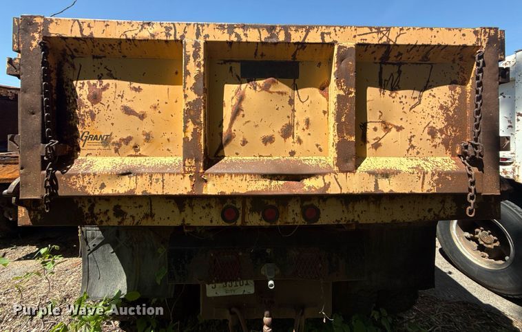 image for item EG8347 1992 International 4900 dump truck