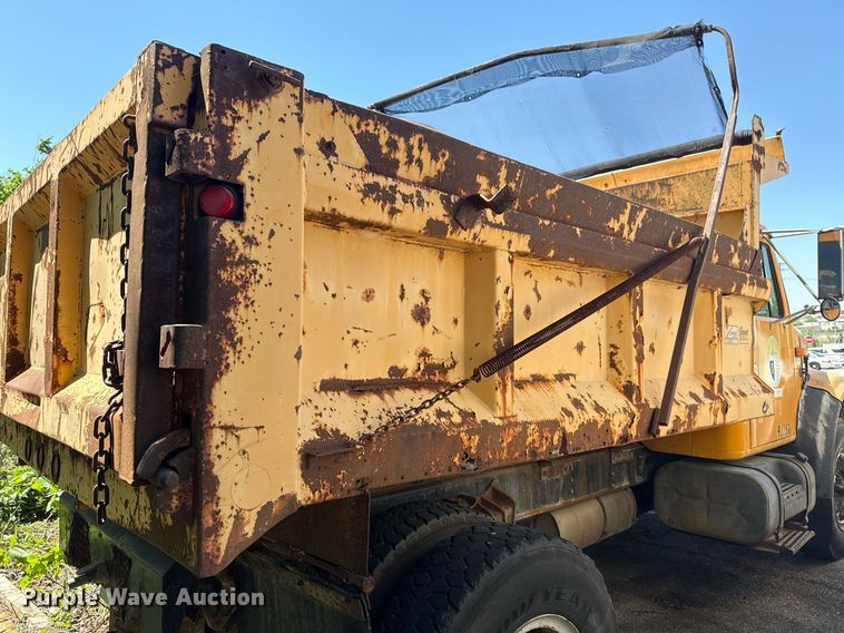 image for item EG8347 1992 International 4900 dump truck
