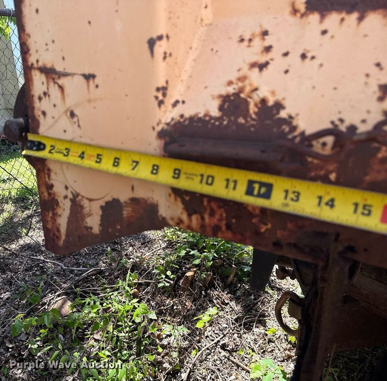 image for item EG8347 1992 International 4900 dump truck