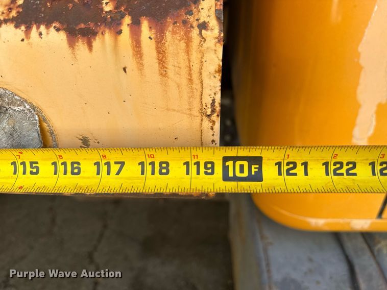 image for item EG8347 1992 International 4900 dump truck