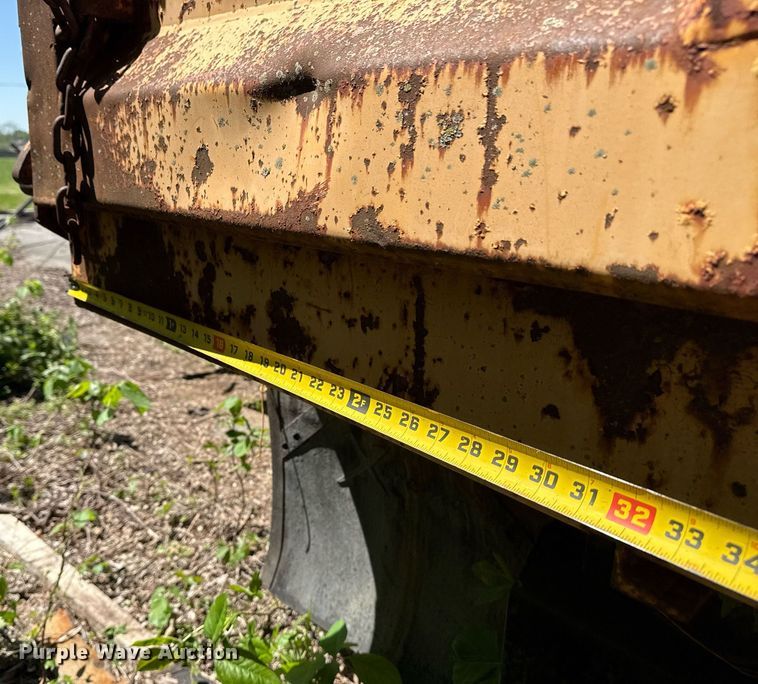 image for item EG8347 1992 International 4900 dump truck