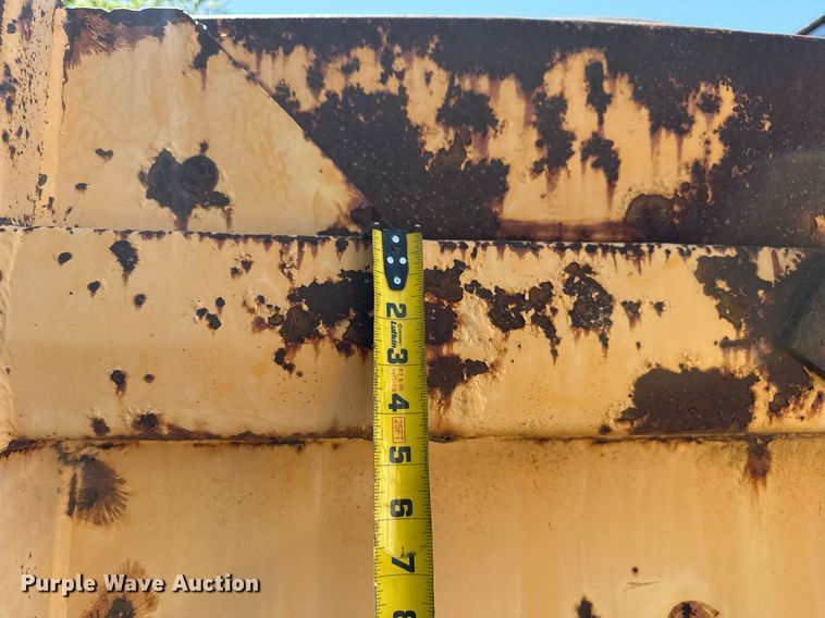 image for item EG8347 1992 International 4900 dump truck