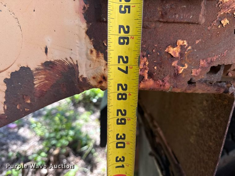 image for item EG8347 1992 International 4900 dump truck