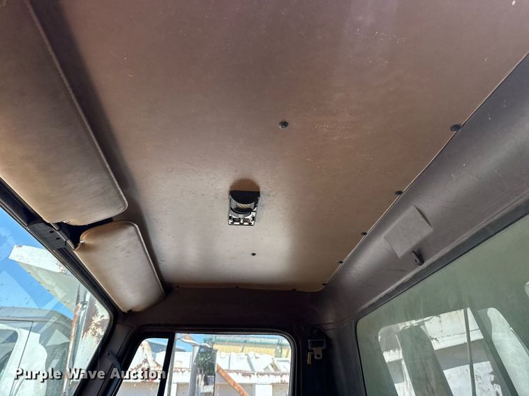 image for item EG8347 1992 International 4900 dump truck