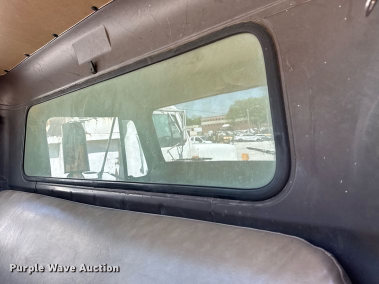 image for item EG8347 1992 International 4900 dump truck