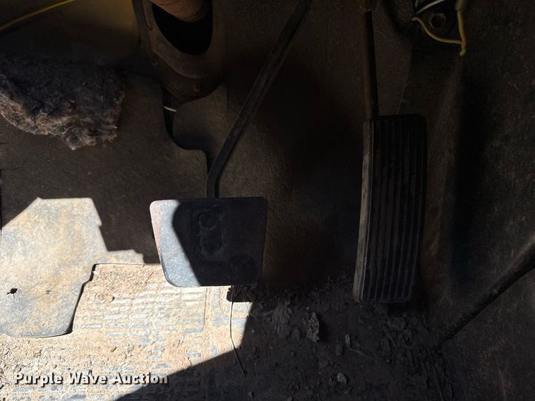 image for item EG8347 1992 International 4900 dump truck