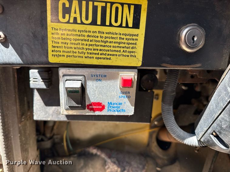 image for item EG8347 1992 International 4900 dump truck