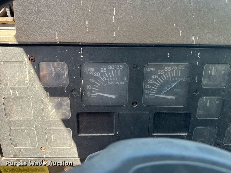 image for item EG8347 1992 International 4900 dump truck