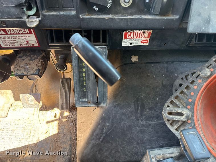 image for item EG8347 1992 International 4900 dump truck