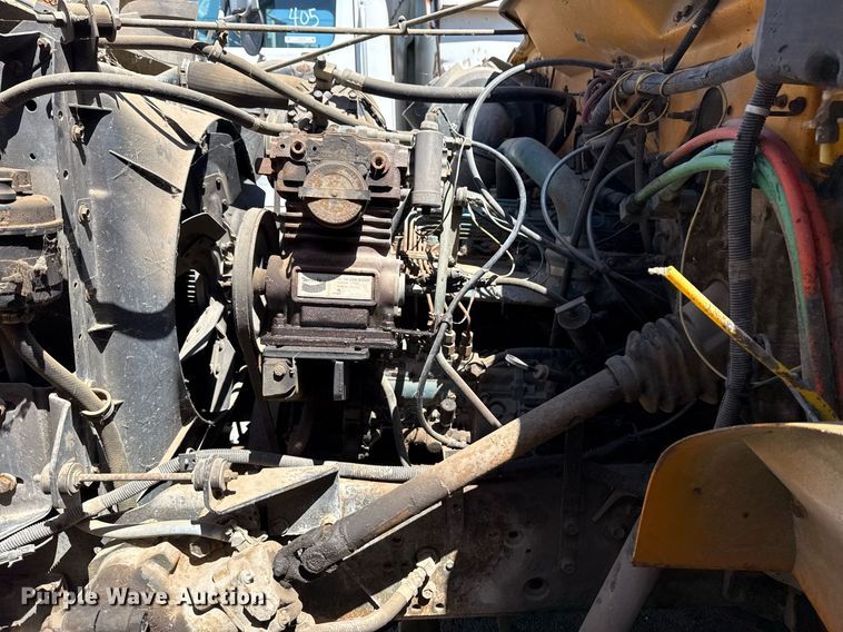 image for item EG8347 1992 International 4900 dump truck