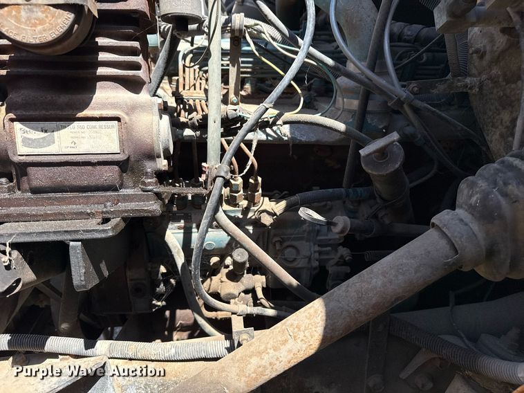 image for item EG8347 1992 International 4900 dump truck