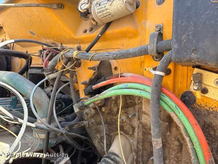 image for item EG8347 1992 International 4900 dump truck