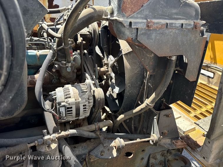 image for item EG8347 1992 International 4900 dump truck