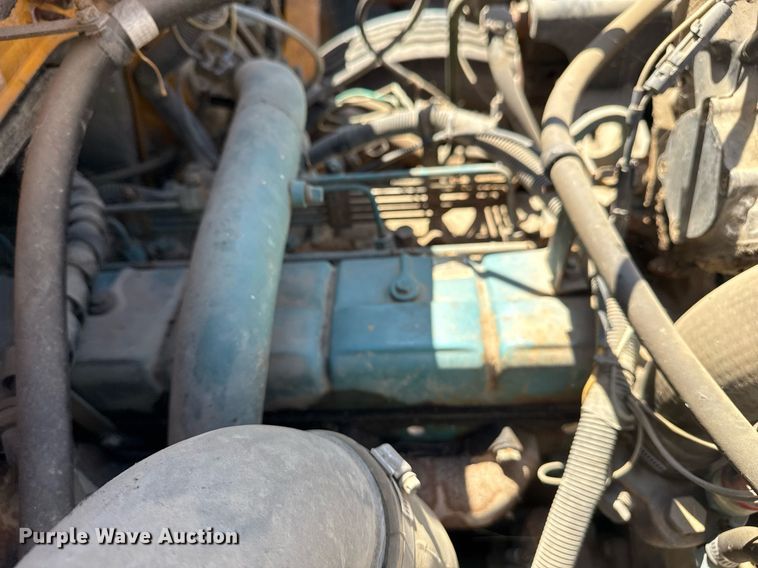 image for item EG8347 1992 International 4900 dump truck