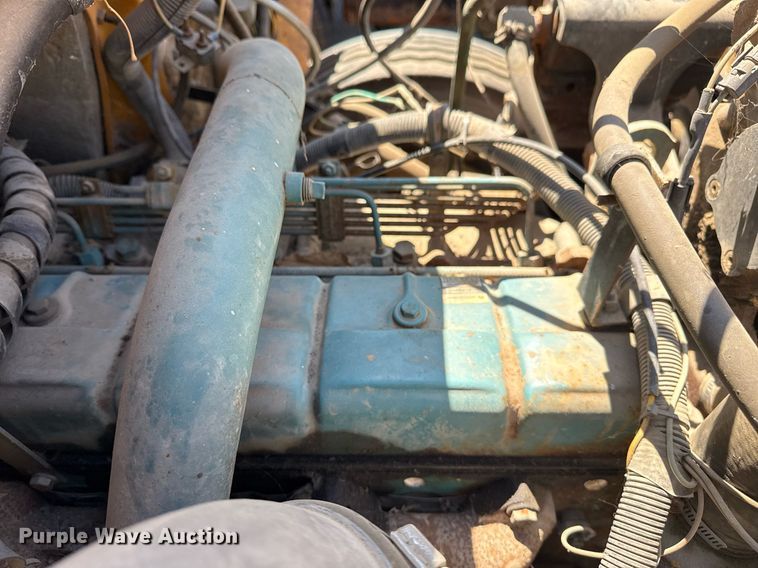 image for item EG8347 1992 International 4900 dump truck