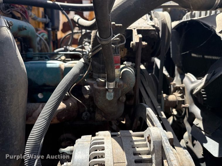 image for item EG8347 1992 International 4900 dump truck