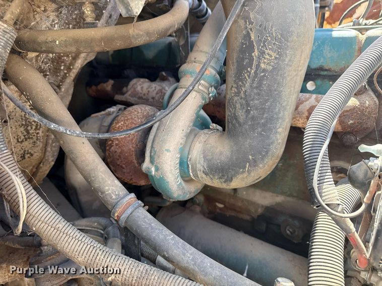 image for item EG8347 1992 International 4900 dump truck