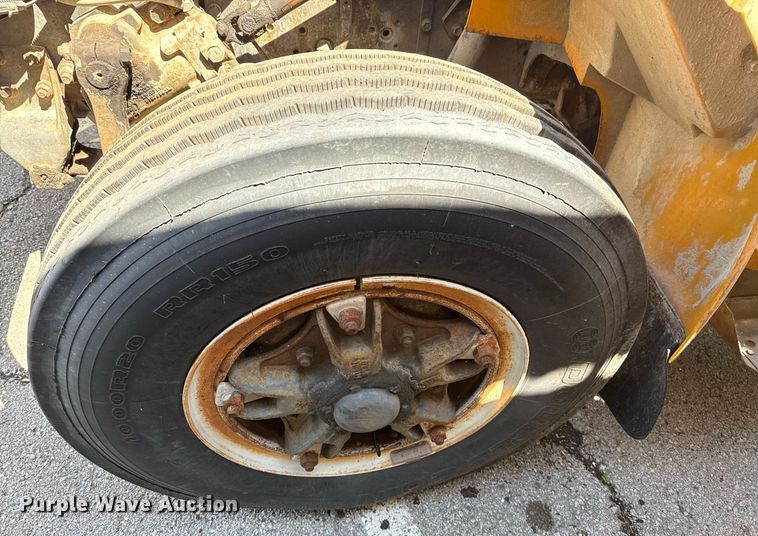 image for item EG8347 1992 International 4900 dump truck