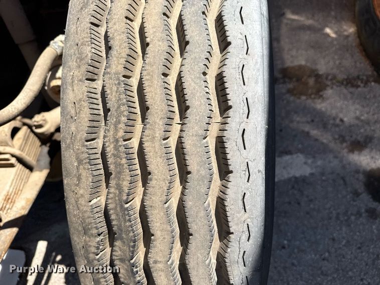 image for item EG8347 1992 International 4900 dump truck