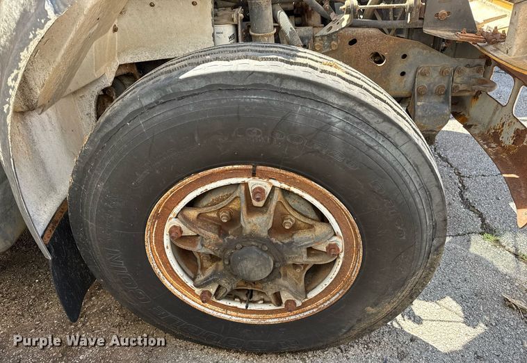 image for item EG8347 1992 International 4900 dump truck