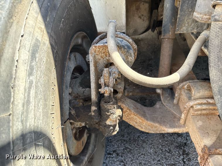 image for item EG8347 1992 International 4900 dump truck