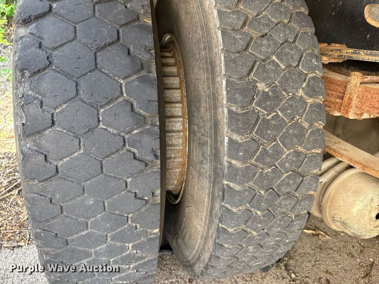 image for item EG8347 1992 International 4900 dump truck