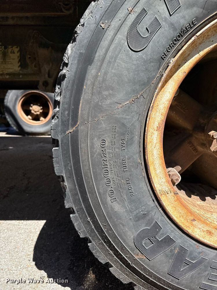 image for item EG8347 1992 International 4900 dump truck