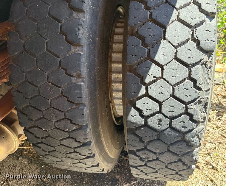 image for item EG8347 1992 International 4900 dump truck