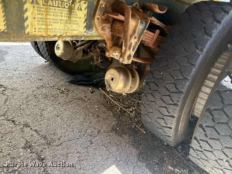 image for item EG8347 1992 International 4900 dump truck