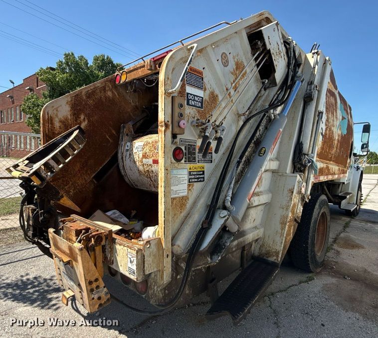 image for item EG8348 2009 Freightliner Business Class M2 refuse truck