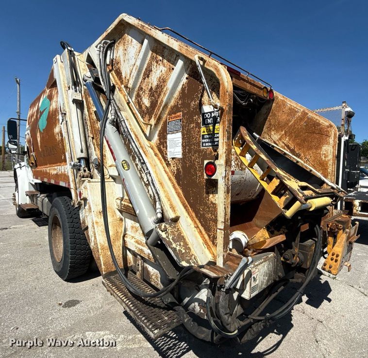 image for item EG8348 2009 Freightliner Business Class M2 refuse truck