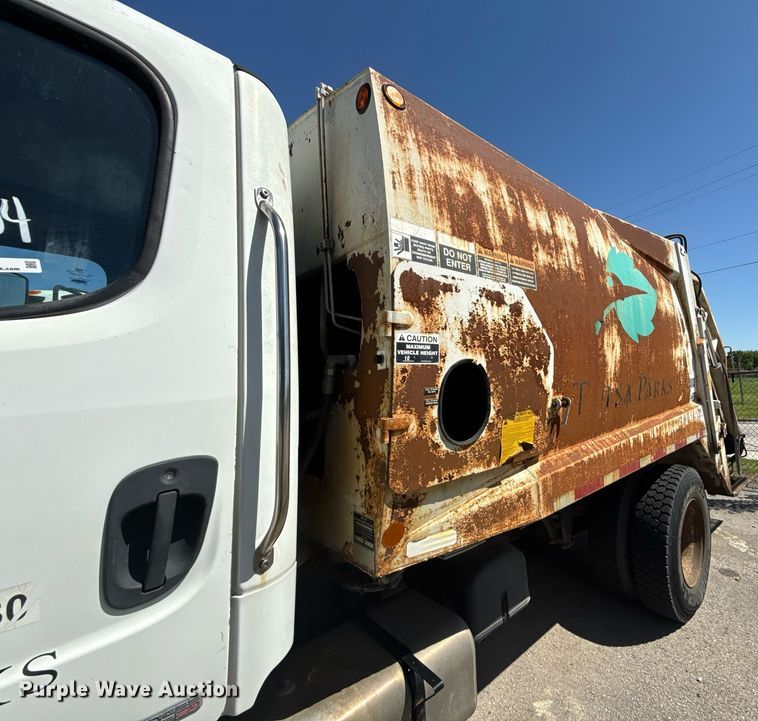 image for item EG8348 2009 Freightliner Business Class M2 refuse truck