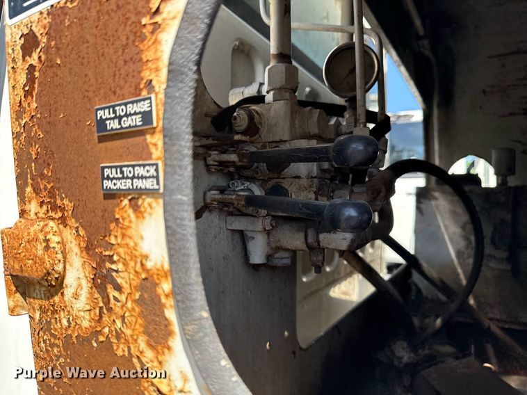 image for item EG8348 2009 Freightliner Business Class M2 refuse truck