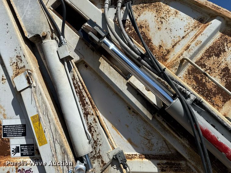 image for item EG8348 2009 Freightliner Business Class M2 refuse truck