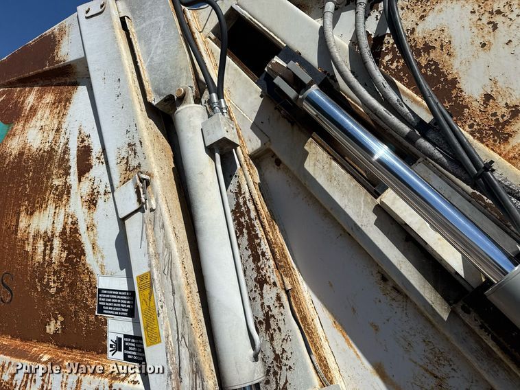 image for item EG8348 2009 Freightliner Business Class M2 refuse truck