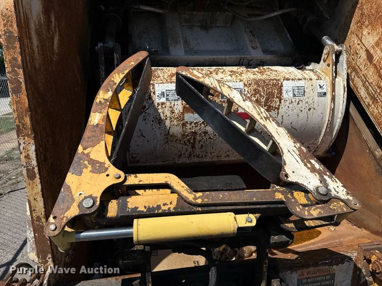 image for item EG8348 2009 Freightliner Business Class M2 refuse truck