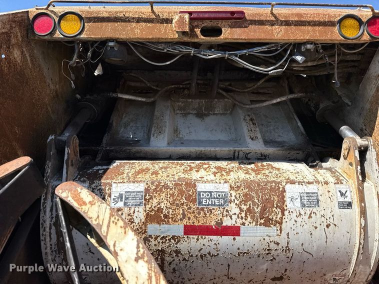 image for item EG8348 2009 Freightliner Business Class M2 refuse truck