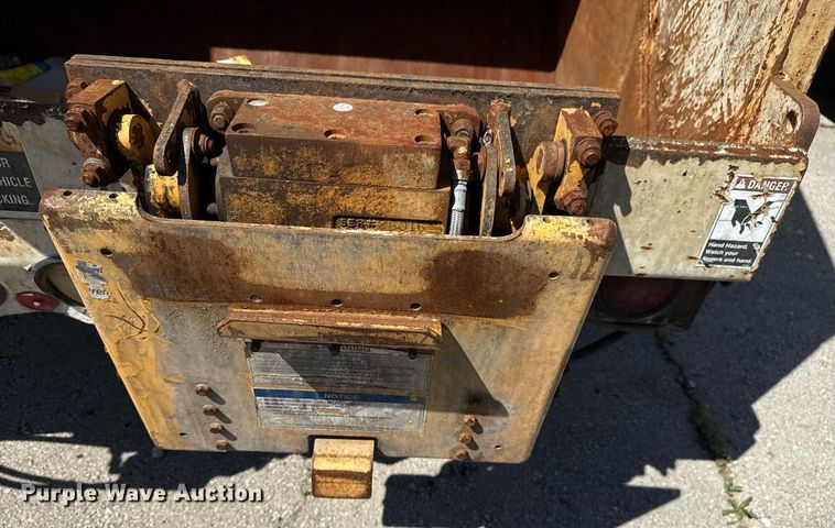 image for item EG8348 2009 Freightliner Business Class M2 refuse truck