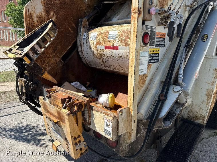 image for item EG8348 2009 Freightliner Business Class M2 refuse truck