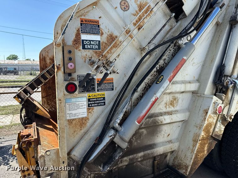 image for item EG8348 2009 Freightliner Business Class M2 refuse truck